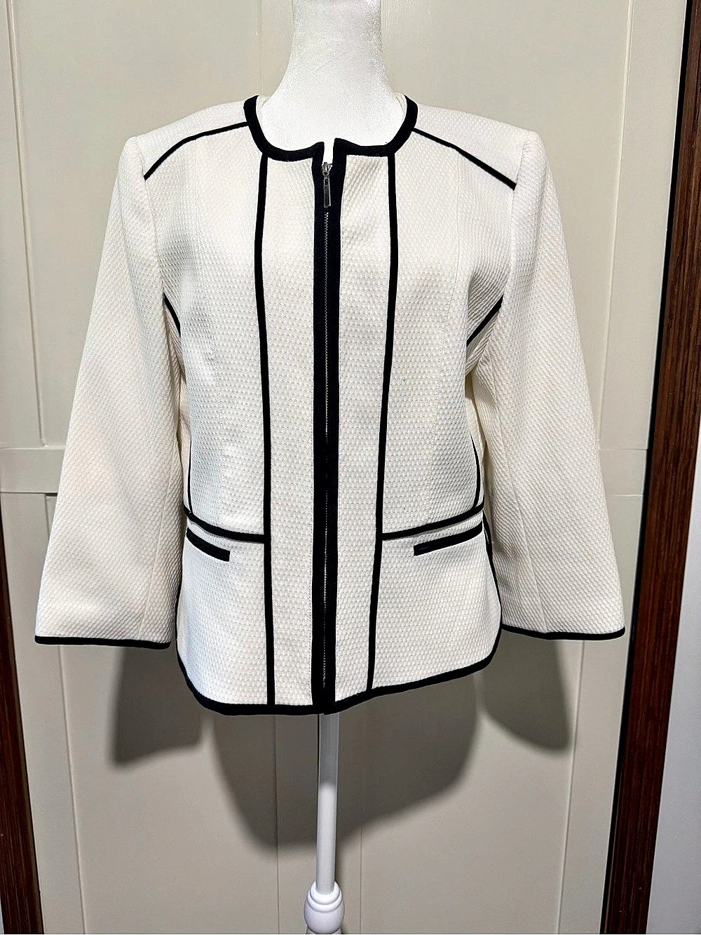 Kasper White Piped Jacket Size 10 Like New